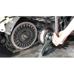 Holding Tool / Puller Easyboost variator / clutch / torque drive Yamaha Tmax