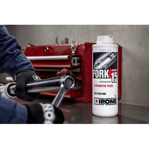 Vidējā / cietā dakšu eļļa Ipone Fork 15 pus-sintētiskā 1L Vidējā / cietā dakšu eļļa Ipone Fork 15 pus-sintētiskā 1L