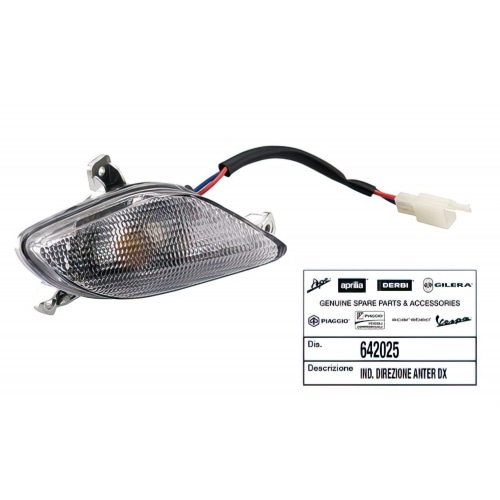 Indikatora labās puses priekšējais Piaggio Typhoon pēc 2010. gada Indikatora labās puses priekšējais Piaggio Typhoon pēc 2010. gada